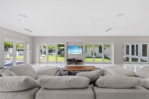 House in Golden Beach, Florida 7 bedrooms, 426.98 sq.m. № 1874956 - photo 16