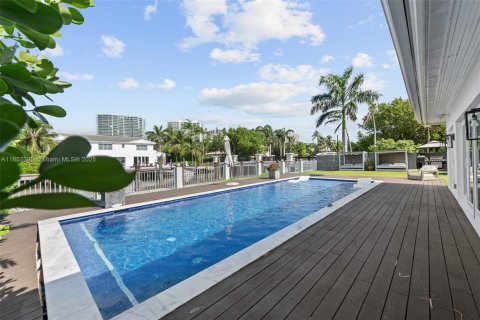 House in Golden Beach, Florida 7 bedrooms, 426.98 sq.m. № 1874956 - photo 28