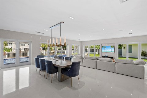 House in Golden Beach, Florida 7 bedrooms, 426.98 sq.m. № 1874956 - photo 13