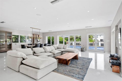 House in Golden Beach, Florida 7 bedrooms, 426.98 sq.m. № 1874956 - photo 17