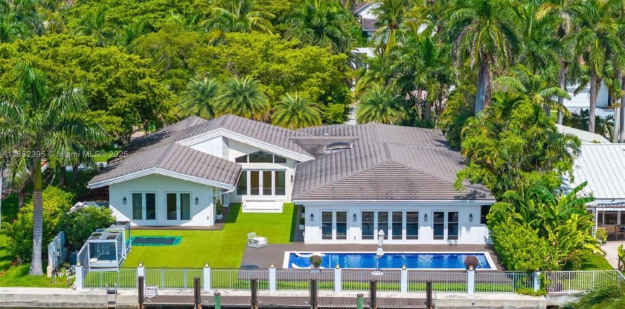 House in Golden Beach, Florida 7 bedrooms, 426.98 sq.m. № 1874956
