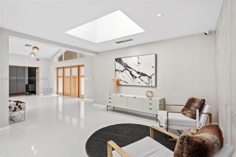 House in Golden Beach, Florida 7 bedrooms, 426.98 sq.m. № 1874956 - photo 4