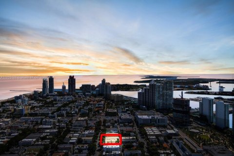 Commercial property in Miami Beach, Florida № 1958156 - photo 1