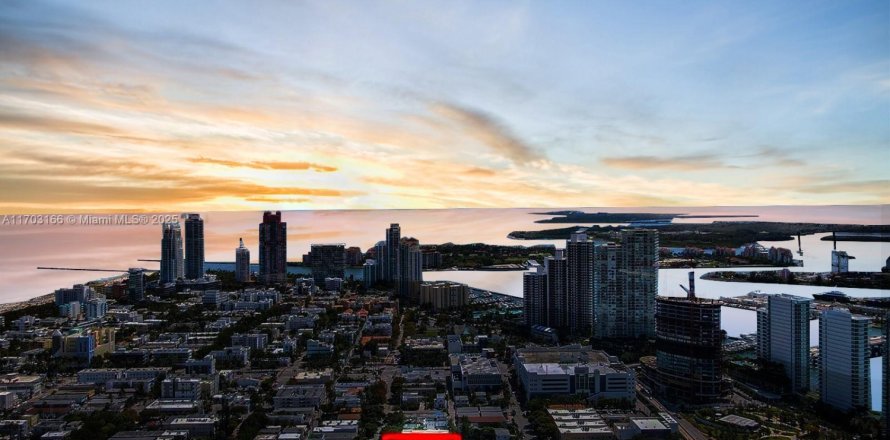 Commercial property in Miami Beach, Florida № 1958156