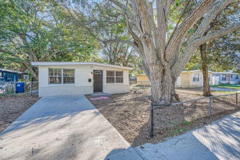 House in Saint Petersburg, Florida 3 bedrooms, 92.9 sq.m. № 1535435 - photo 1