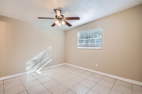 House in Saint Petersburg, Florida 3 bedrooms, 92.9 sq.m. № 1535435 - photo 5
