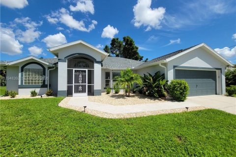 House in Cape Coral, Florida 3 bedrooms № 2089077