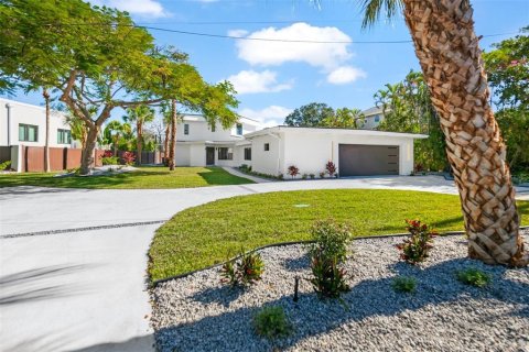 House in Sarasota, Florida 6 bedrooms, 329.71 sq.m. № 1428744 - photo 12