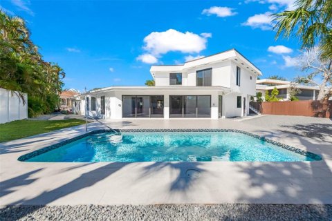 House in Sarasota, Florida 6 bedrooms, 329.71 sq.m. № 1428744 - photo 3