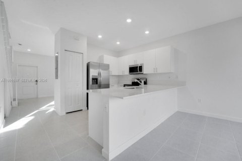 Купить виллу или дом в Хомстед, Флорида 3 спальни, 129.41м2, № 2052388 - фото 8