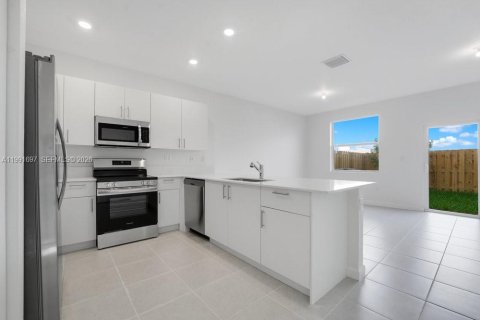 Купить виллу или дом в Хомстед, Флорида 3 спальни, 129.41м2, № 2052388 - фото 9