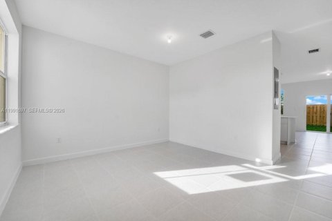 Купить виллу или дом в Хомстед, Флорида 3 спальни, 129.41м2, № 2052388 - фото 3