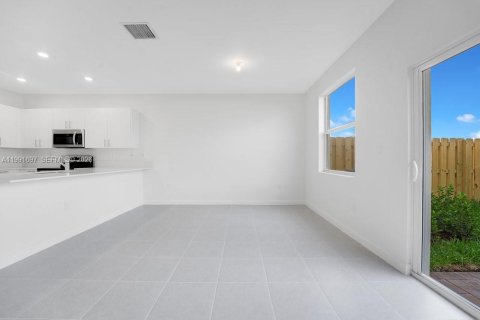 Купить виллу или дом в Хомстед, Флорида 3 спальни, 129.41м2, № 2052388 - фото 6