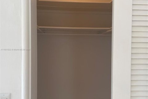 Купить коммерческую недвижимость в Майами-Бич, Флорида 498.51м2, № 1704016 - фото 24