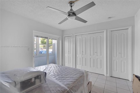 Condo in Miami, Florida, 1 bedroom  № 1933144 - photo 5