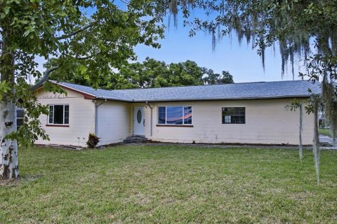 House in Frostproof, Florida 3 bedrooms, 133.41 sq.m. № 1886888 - photo 2