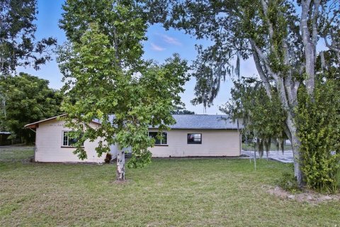 House in Frostproof, Florida 3 bedrooms, 133.41 sq.m. № 1886888 - photo 1