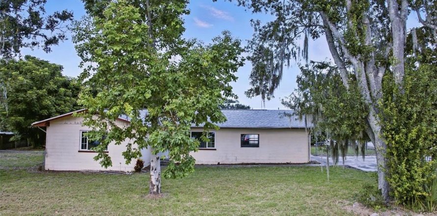 House in Frostproof, Florida 3 bedrooms, 133.41 sq.m. № 1886888