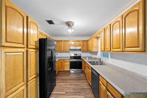 House in Frostproof, Florida 3 bedrooms, 133.41 sq.m. № 1886888 - photo 8