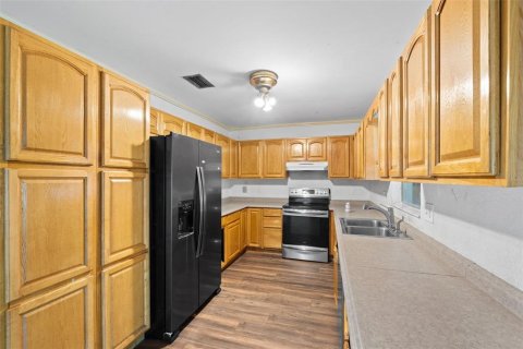 House in Frostproof, Florida 3 bedrooms, 133.41 sq.m. № 1886888 - photo 9