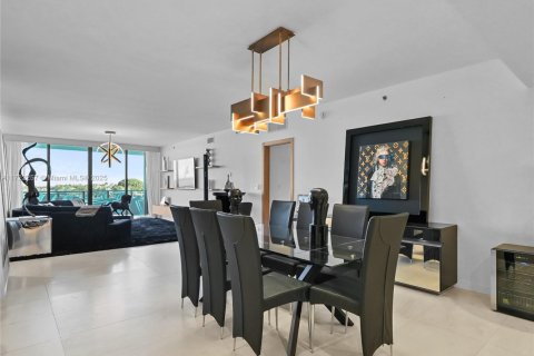 Copropriété à vendre à Bay Harbor Islands, Floride: 3 chambres, 208.19 m2 № 1695436 - photo 11