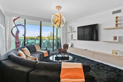 Copropriété à vendre à Bay Harbor Islands, Floride: 3 chambres, 208.19 m2 № 1695436 - photo 2
