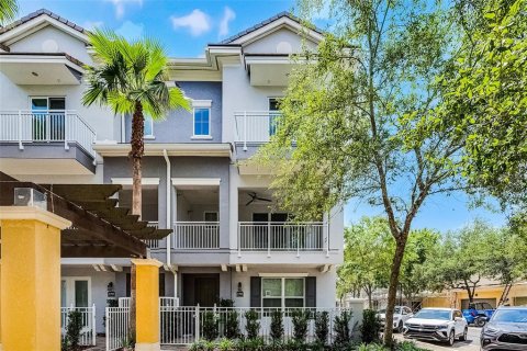 Купить таунхаус в Лейк-Мэри, Флорида 10 комнат, 203.18м2, № 1719013 - фото 2