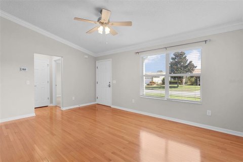 House in The Villages, Florida 2 bedrooms, 128.39 sq.m. № 1918166 - photo 13
