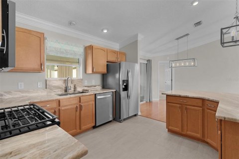 House in The Villages, Florida 2 bedrooms, 128.39 sq.m. № 1918166 - photo 4
