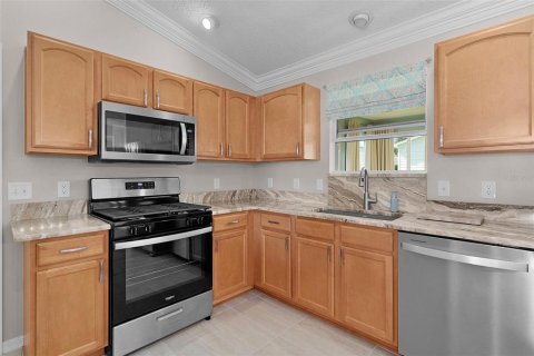 House in The Villages, Florida 2 bedrooms, 128.39 sq.m. № 1918166 - photo 11