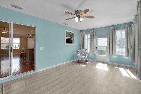 House in The Villages, Florida 2 bedrooms, 128.39 sq.m. № 1918166 - photo 26