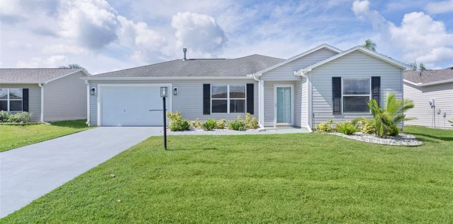 House in The Villages, Florida 2 bedrooms, 128.39 sq.m. № 1918166