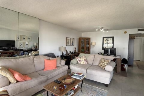Condominio en venta en Miami, Florida, 1 dormitorio, 98.1 m2 № 2013325 - foto 10