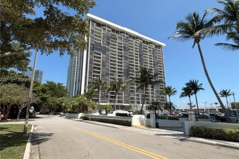 Condominio en venta en Miami, Florida, 1 dormitorio, 98.1 m2 № 2013325 - foto 2