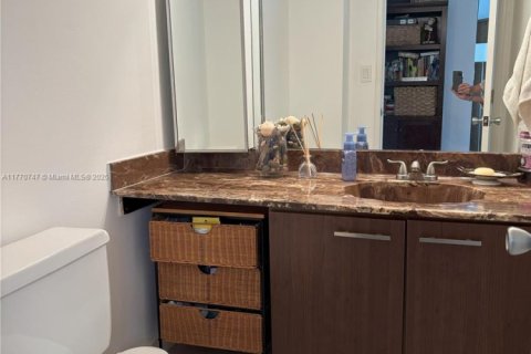 Condominio en venta en Miami, Florida, 1 dormitorio, 98.1 m2 № 2013325 - foto 9