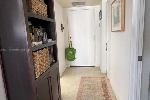 Condominio en venta en Miami, Florida, 1 dormitorio, 98.1 m2 № 2013325 - foto 8