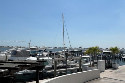 Condominio en venta en Miami, Florida, 1 dormitorio, 98.1 m2 № 2013325 - foto 12