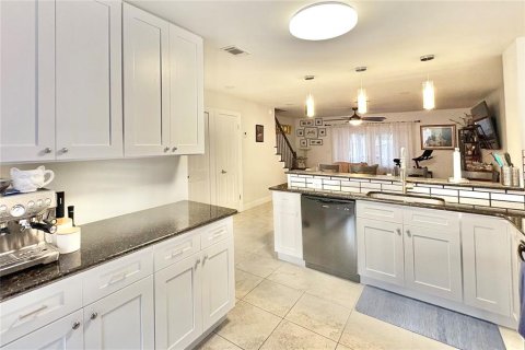 Adosado en alquiler en Tampa, Florida, 2 dormitorios, 113.62 m2 № 1904899 - foto 2