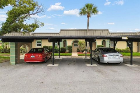 Condo in New Port Richey, Florida, 2 bedrooms № 2107688 - photo 30