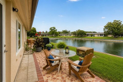 Condo in New Port Richey, Florida, 2 bedrooms № 2107688 - photo 12