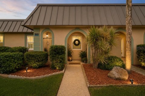 Condo in New Port Richey, Florida, 2 bedrooms № 2107688