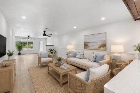 Condo in New Port Richey, Florida, 2 bedrooms № 2107688 - photo 17