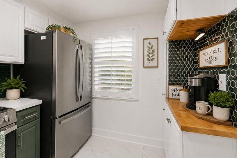 Condo in New Port Richey, Florida, 2 bedrooms № 2107688 - photo 15