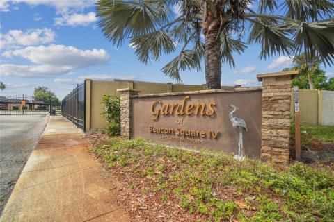 Condo in New Port Richey, Florida, 2 bedrooms № 2107688 - photo 7