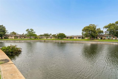 Condo in New Port Richey, Florida, 2 bedrooms № 2107688 - photo 28
