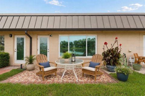 Condo in New Port Richey, Florida, 2 bedrooms № 2107688 - photo 11
