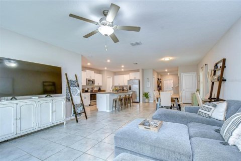 House in Lutz, Florida 6 bedrooms, 239.69 sq.m. № 2107719 - photo 9