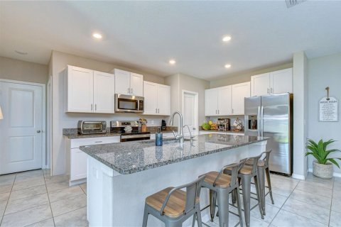 House in Lutz, Florida 6 bedrooms, 239.69 sq.m. № 2107719 - photo 3