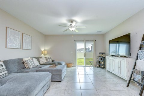 House in Lutz, Florida 6 bedrooms, 239.69 sq.m. № 2107719 - photo 8