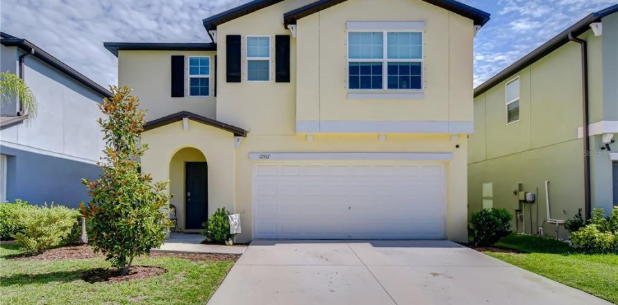House in Lutz, Florida 6 bedrooms, 239.69 sq.m. № 2107719